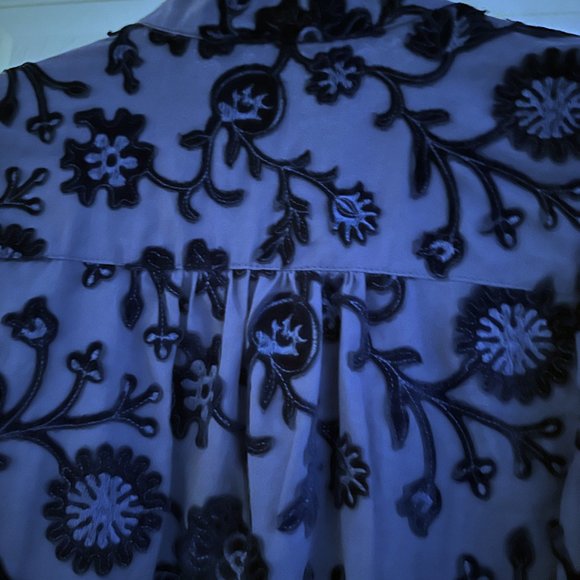 PILCRO FROM ANTHROPOLOGIE NAVY EMBROIDERED BLOUSE SIZE LARGE.  NEW WITHOUT TAGS - Picture 5 of 12